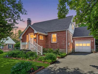 239 Leslie Avenue