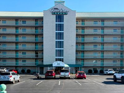 3215 N River Rd #604