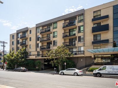 7320 Hawthorn Ave APT 425