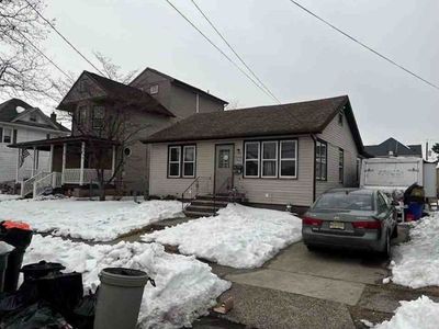 77 Lane Ave