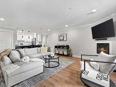 1721 Centre St #204