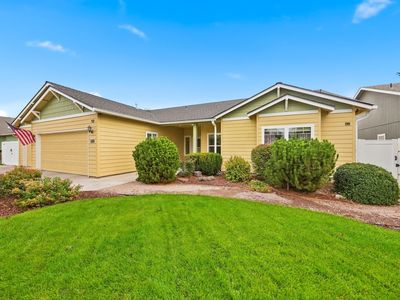 959 NE Stone Ridge Loop