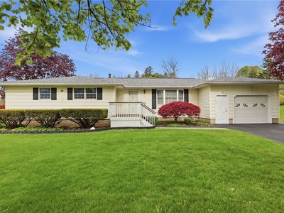 Property at 10 Fox Chapel Rd, Pittsford, NY