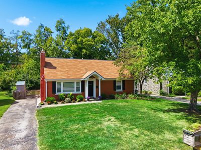 1022 Della Dr