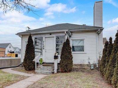 7106 W National AVENUE