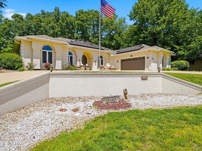 1201 Grace Ln