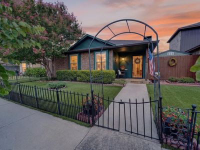 240 Dewey Ct