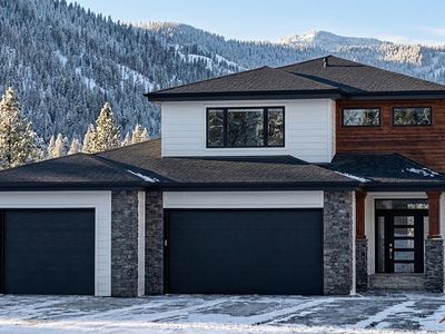 6672 E Gateway Dr