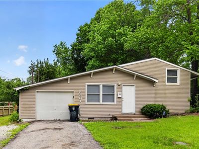8301 E 111th Ter