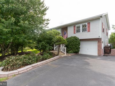 933 Boyle Rd