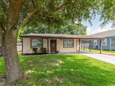 Property at 2022 11th St, Port Neches, TX