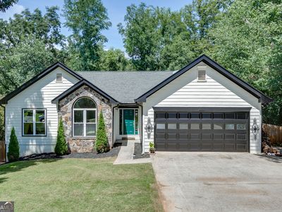 Property at 6447 Ivy Springs Dr, Flowery Branch, GA