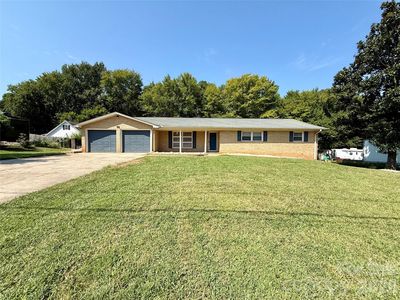 213 Lakeview Dr