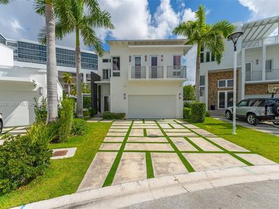 8221 NW 34th Dr