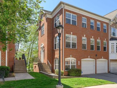 1003 Glenwood Station Ln