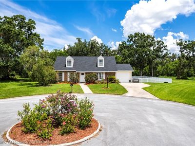1090 Knollwood Cir
