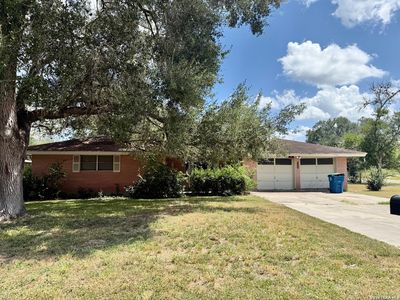 900 E Huntington