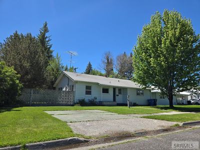542 E 1 N