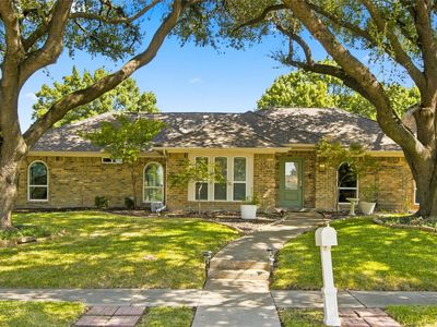 1855 Hatherly Dr