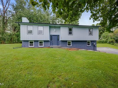 101 Canterbury Ln