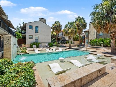 5806 Birchbrook Dr APT 210