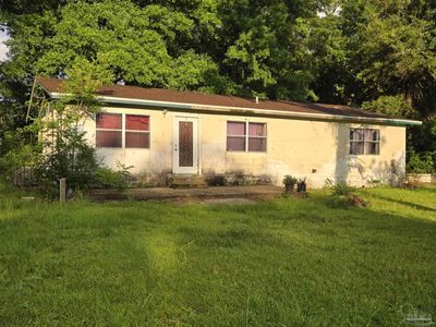 Property at 35 N Cypress St, Walnut Hill, FL