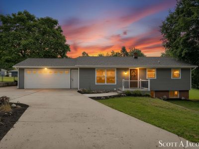 3644 Ivy Dr NE