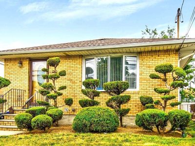 155 E Mineola Avenue