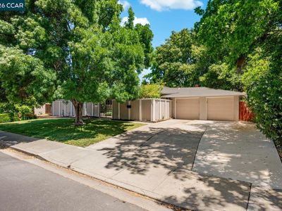 1642 Carriage Dr