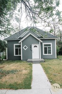 216 1st St W