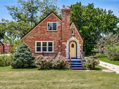 1375 S New Florissant Rd