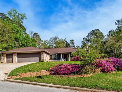 2004 E Lake Dr