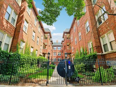 960 W Cuyler Ave APT 1S