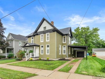 211 E Boyd St