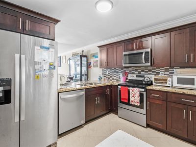 1830 N Lauderdale Avenue #4207