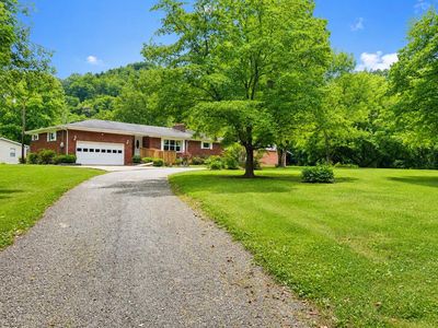 41 Trevor Ln
