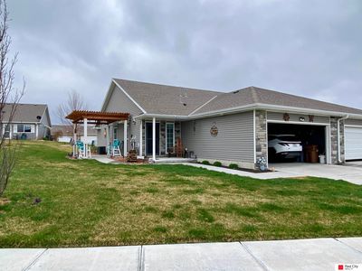 8335 Broken Ridge Dr