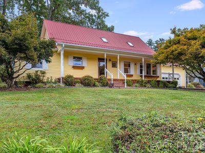53 Armstrong Rd