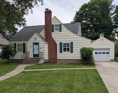 924 E High St