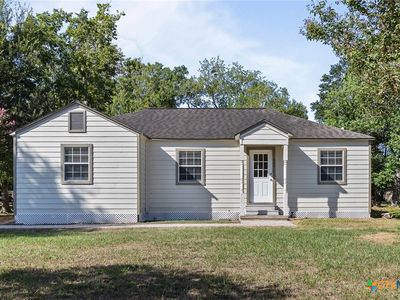Property at 607 Hanover St, Edna, TX