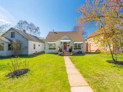 1107 Douglas Ave