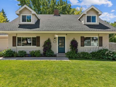 359 N Rene Pl