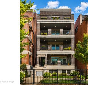 2042 N Burling St #Penthouse