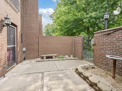 1222 W Blvd