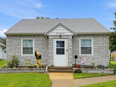 335 W 30th St