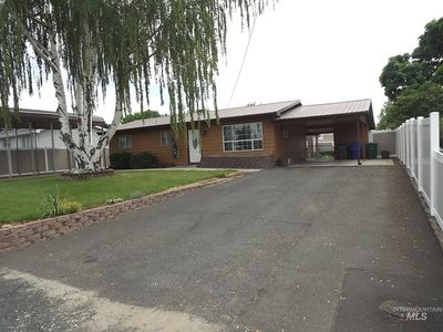 1114 Alder Ave