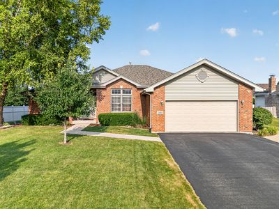 2592 Molly Ct