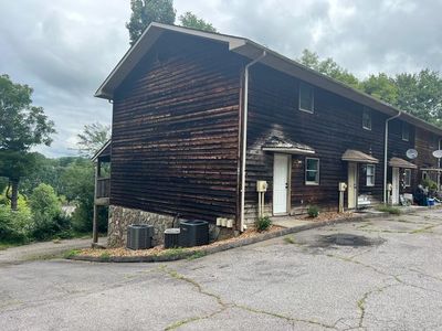 70 Summit Hill Dr APT 11