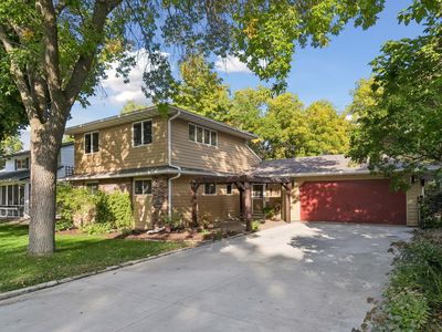 1868 Woodland Dr
