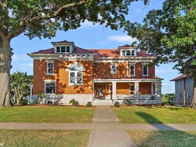 729 Grand Ave